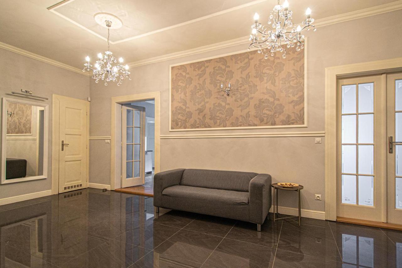 Luxury Central 150M2 Apartment On Wencelas Square With Private Garage ปราก ภายนอก รูปภาพ