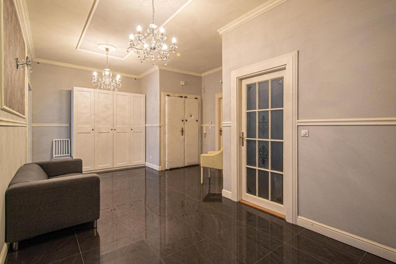 Luxury Central 150M2 Apartment On Wencelas Square With Private Garage ปราก ภายนอก รูปภาพ