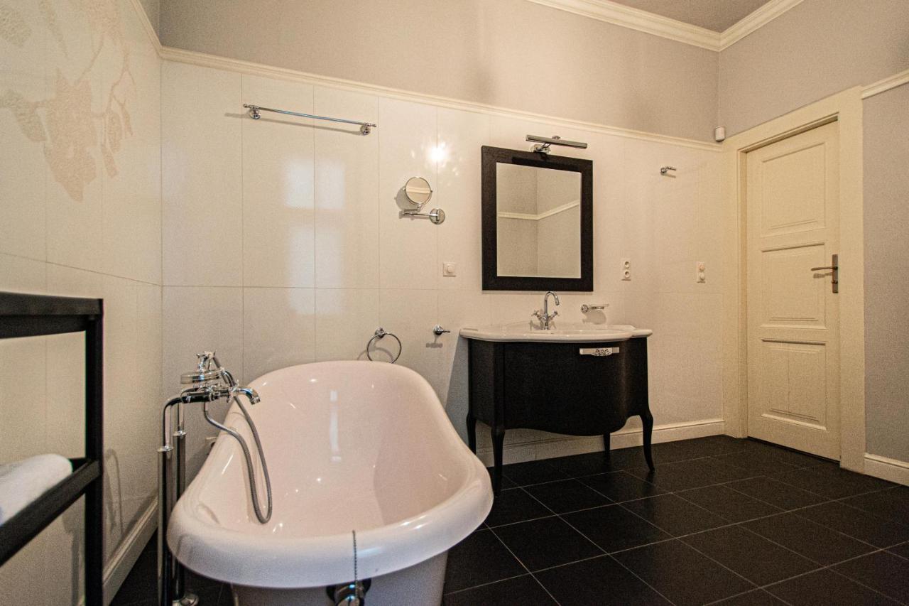Luxury Central 150M2 Apartment On Wencelas Square With Private Garage ปราก ภายนอก รูปภาพ